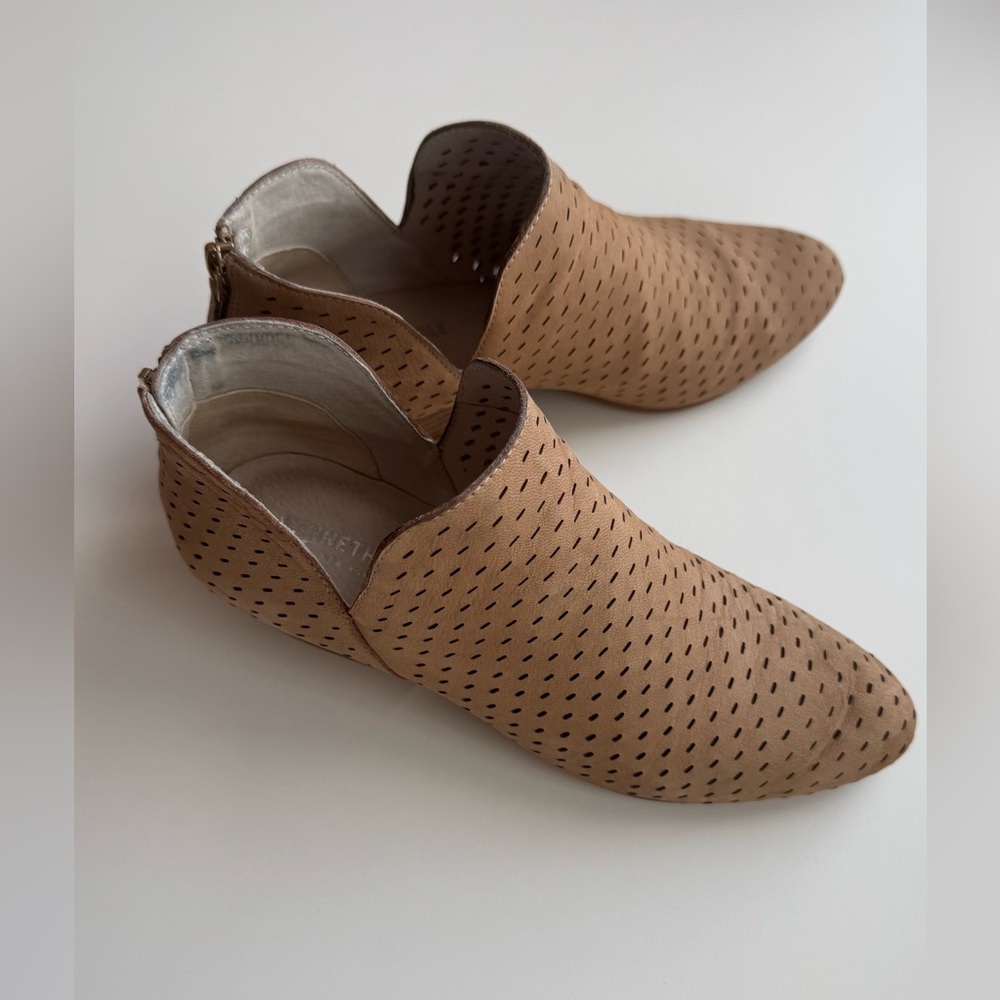 Kenneth Cole New York booties